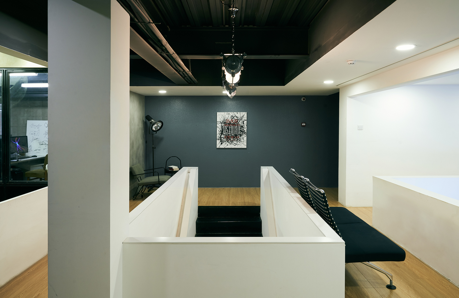 閔行區120平黑白色調攝影棚辦公室裝修設計-第1張圖片-上海古都建筑設計集團 閔行區120平黑白色調攝影棚辦公室裝修設計-第1張圖片-上海古都建筑設計集團