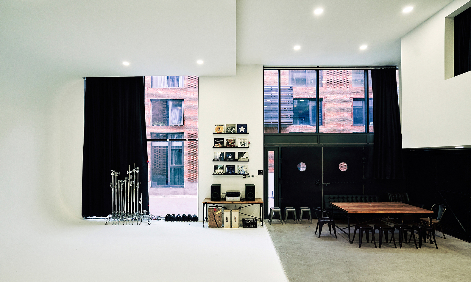 閔行區120平黑白色調攝影棚辦公室裝修設計-第4張圖片-上海古都建筑設計集團 閔行區120平黑白色調攝影棚辦公室裝修設計-第4張圖片-上海古都建筑設計集團