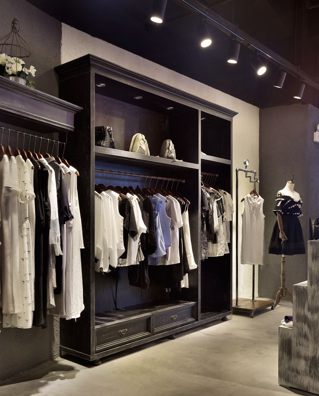 青浦區(qū)loft風格女裝店裝修設計-第4張圖片-上海古都建筑設計集團