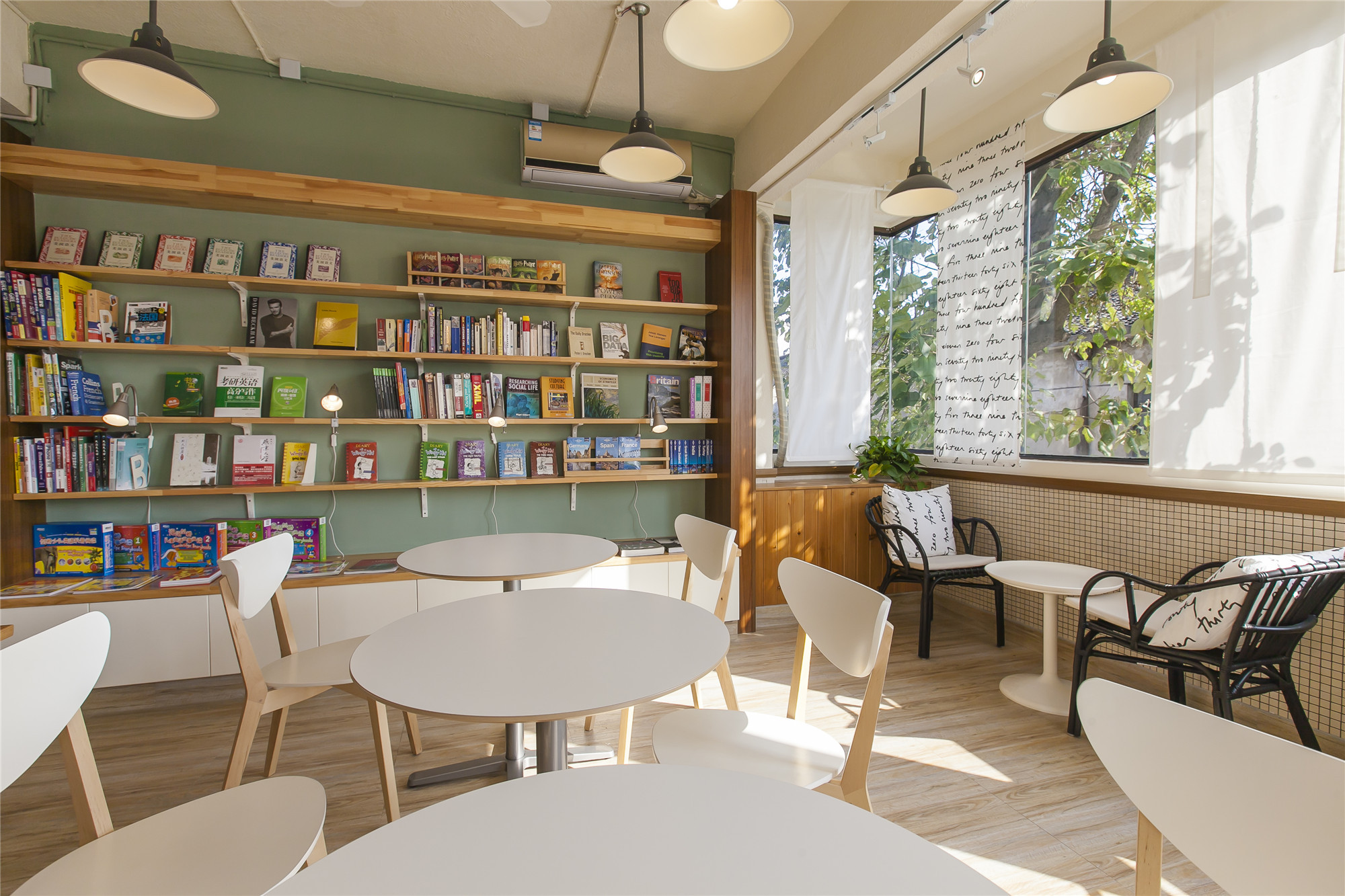 小型簡約書店裝修設(shè)計-第2張圖片-上海古都建筑設(shè)計集團 小型簡約書店裝修設(shè)計-第2張圖片-上海古都建筑設(shè)計集團