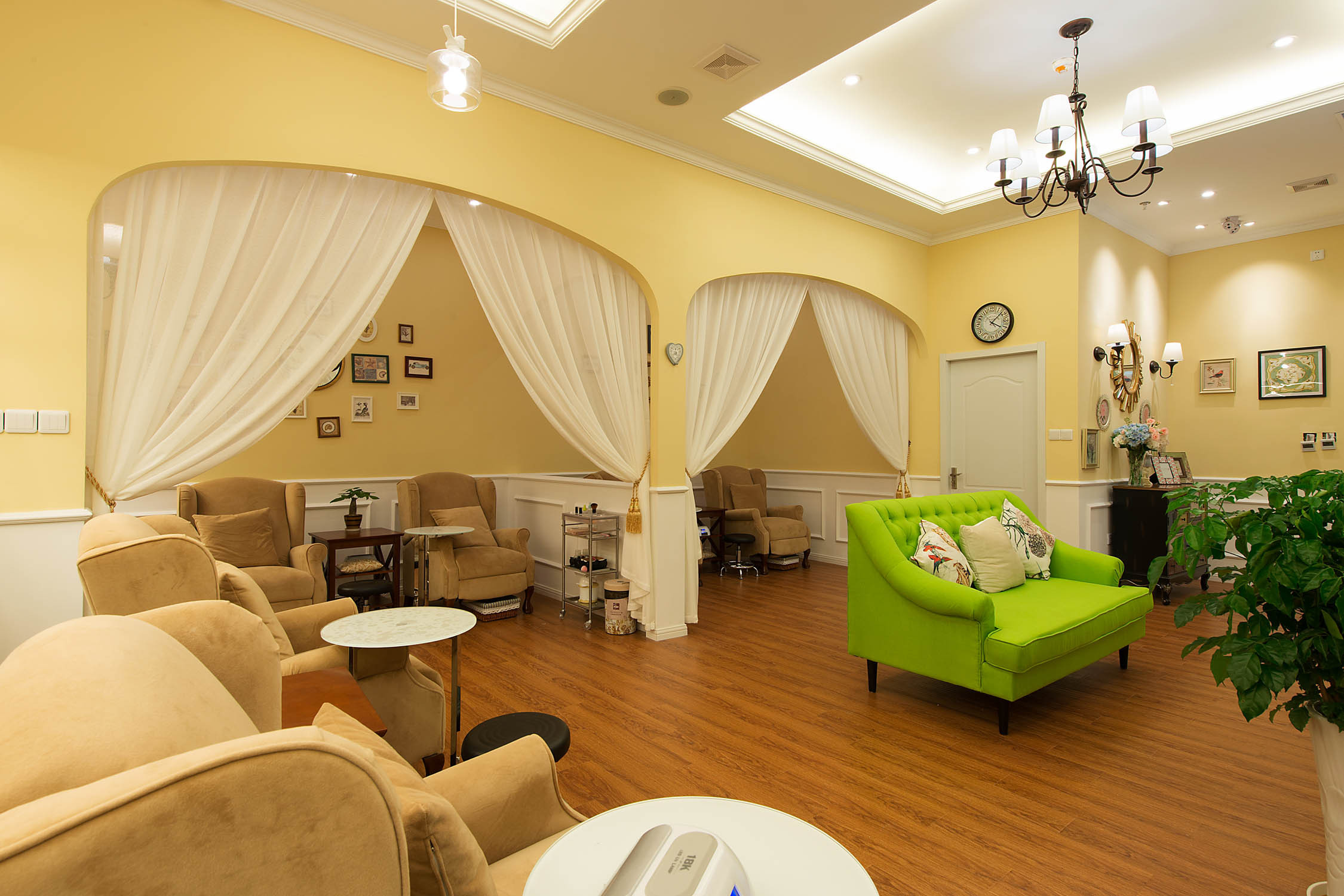 時尚清新美甲店裝修設計-第4張圖片-上海古都建筑設計集團 時尚清新美甲店裝修設計-第4張圖片-上海古都建筑設計集團