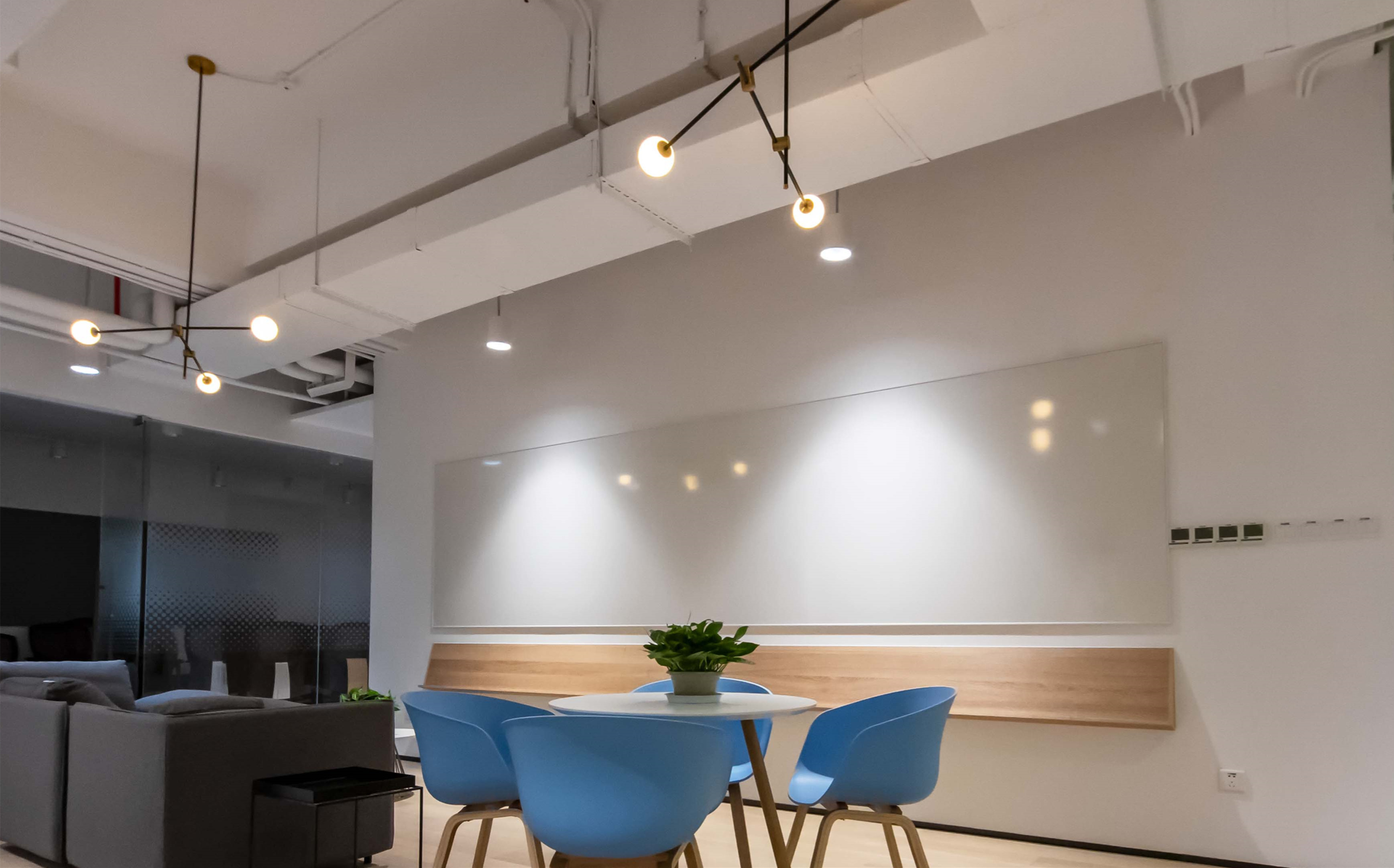 開放式辦公室裝修設(shè)計(jì)-第4張圖片-上海古都建筑設(shè)計(jì)集團(tuán) 開放式辦公室裝修設(shè)計(jì)-第4張圖片-上海古都建筑設(shè)計(jì)集團(tuán)