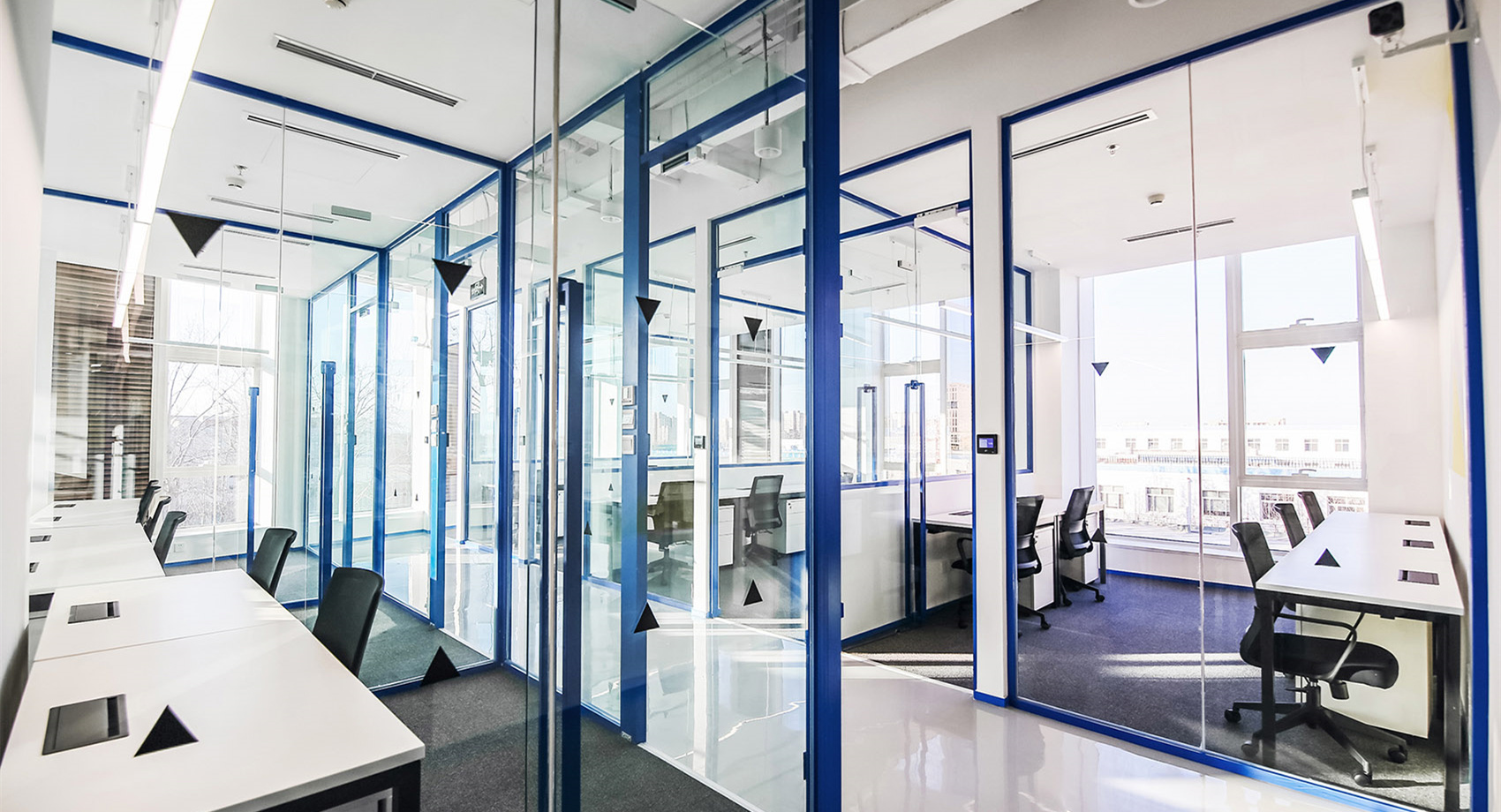 時尚簡約公共辦公空間裝修設計-第3張圖片-上海古都建筑設計集團 時尚簡約公共辦公空間裝修設計-第3張圖片-上海古都建筑設計集團