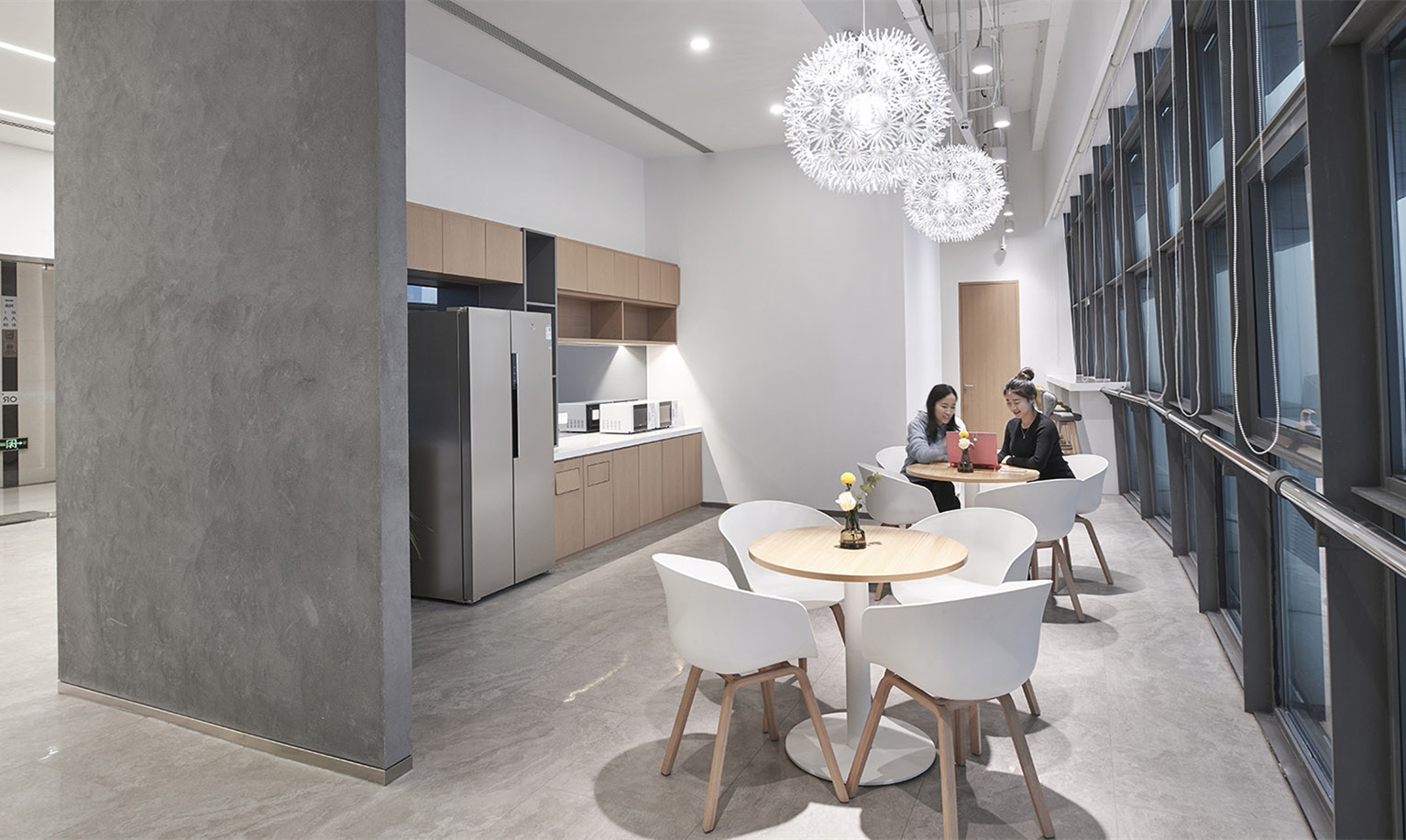 現代工業(yè)loft風格辦公室裝修設計-第3張圖片-上海古都建筑設計集團 現代工業(yè)loft風格辦公室裝修設計-第3張圖片-上海古都建筑設計集團